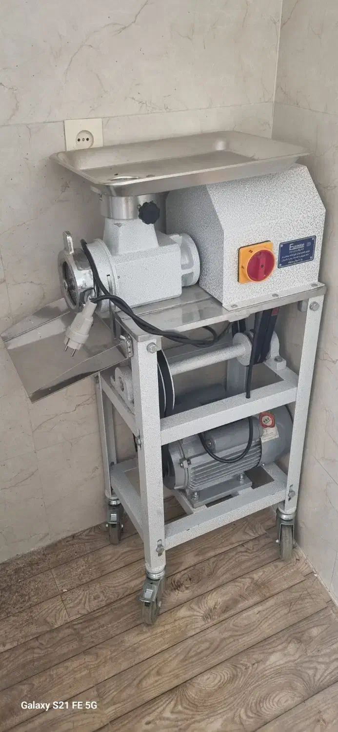 یخچال ۳ درب دو متری و یک یخچال تک درب و چرخ گوشت|فروشگاه و مغازه|طالقان, |دیوار