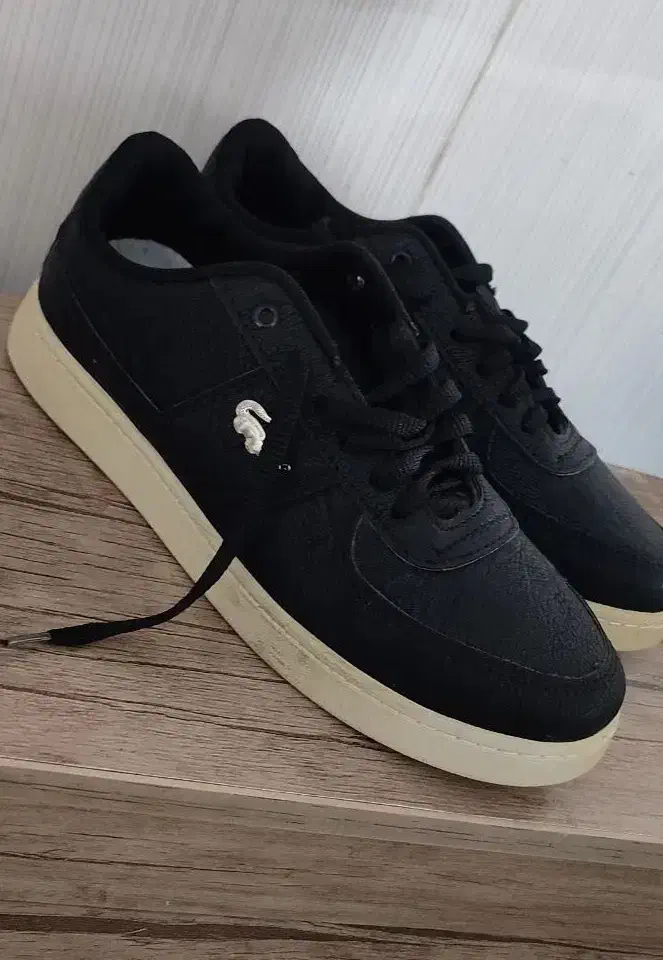 ی جفت کتونی نو نو برند لاگوست سایز42|کیف، کفش، کمربند|خرم‌آباد, |دیوار