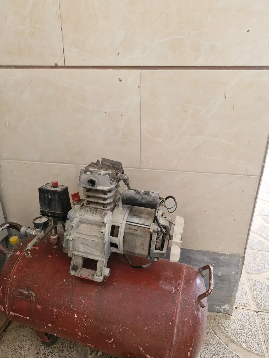 پمپ باد|ابزارآلات|برخوار, |دیوار