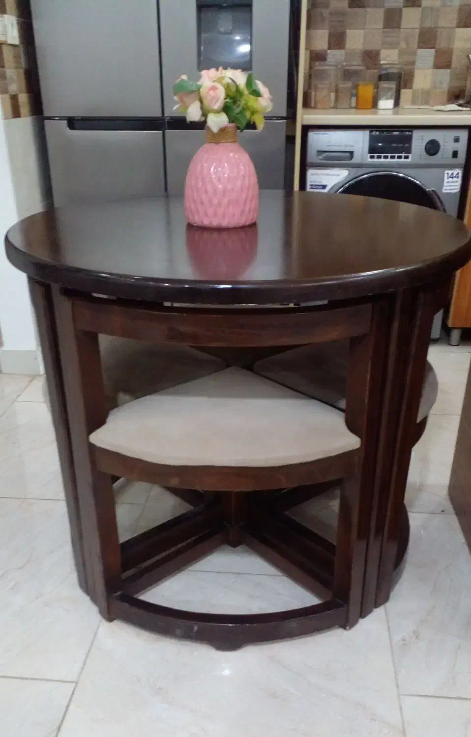 میز و صندلی ناهار خوری ۴ نفره کاملا سالم کوچصفهان|میز و صندلی غذاخوری|کوچصفهان, |دیوار