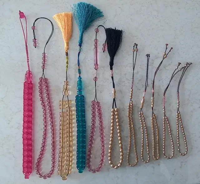 تعدادی تسبیح چرکه و زازا سندلوس و برنز کلکسیونی|کلکسیون اشیاء عتیقه|اردبیل, |دیوار