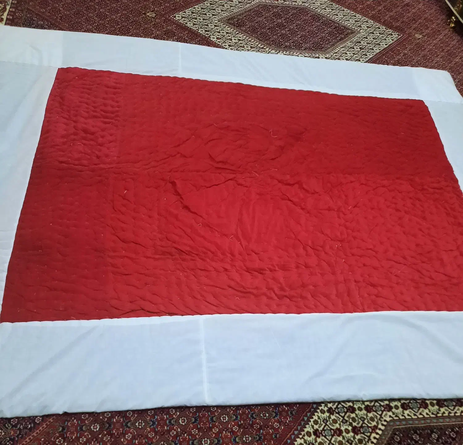 لحاف|رختخواب، بالش، پتو|کبودرآهنگ, |دیوار