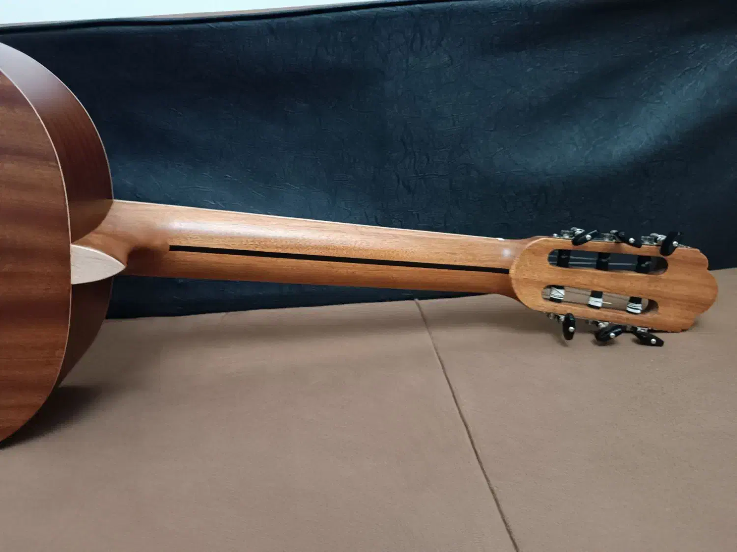 فروش گیتار کلاسیک نو و خوش صدا|گیتار، بیس، امپلیفایر|قائم‌شهر, |دیوار