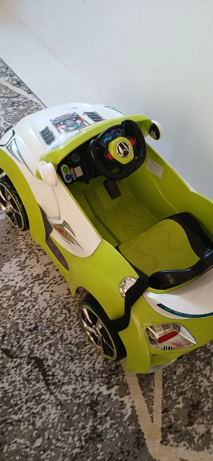 ماشین کودک|اسباب‌بازی بچه|رباط‌کریم, رباط‌کریم|دیوار