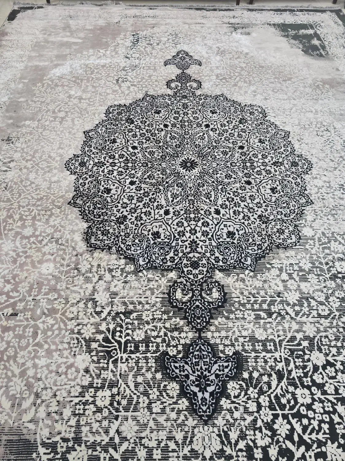 فرش ۱۲ متری ۱۲۰۰ شانه ابریشم|فرش|قم, باغ کرباسی|دیوار