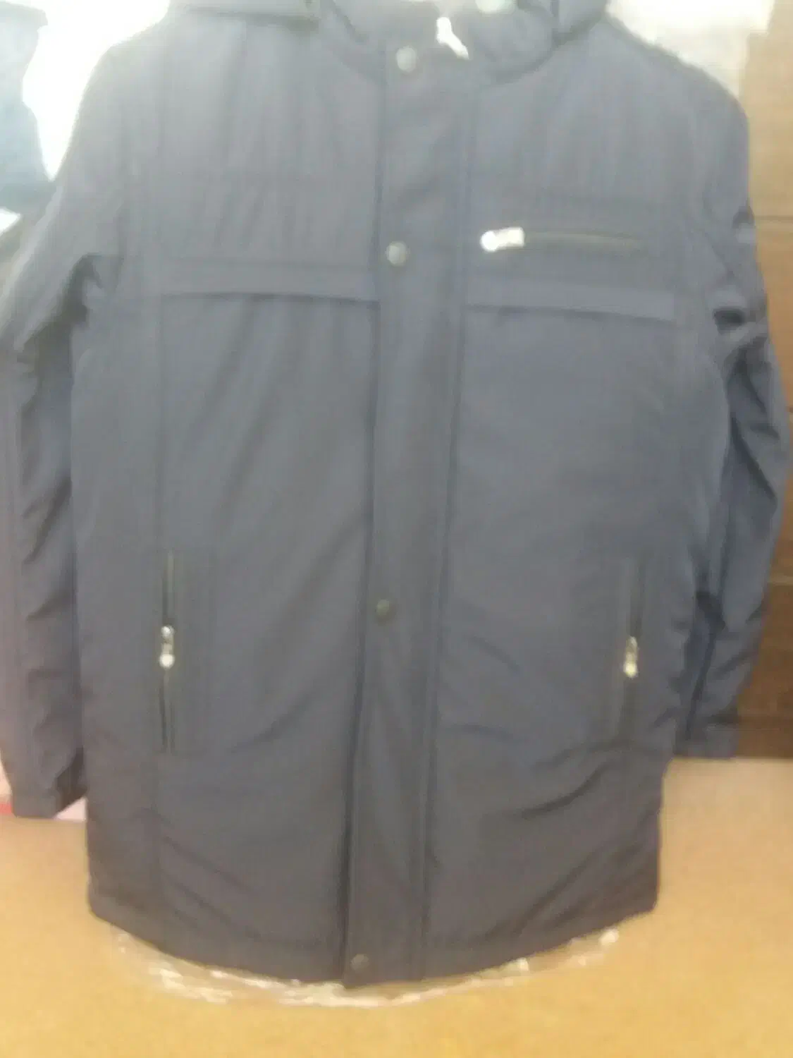 یک کاپشن نو تن نخودره|لباس|شازند, |دیوار