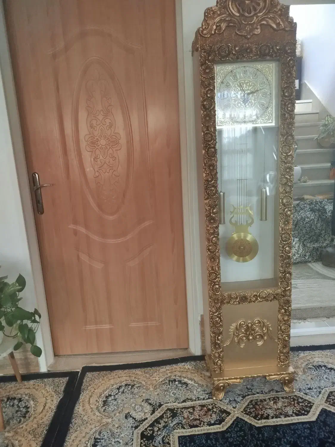 ساعت طلایی زیبا|ساعت دیواری و تزئینی|شیراز, شاپورجان|دیوار