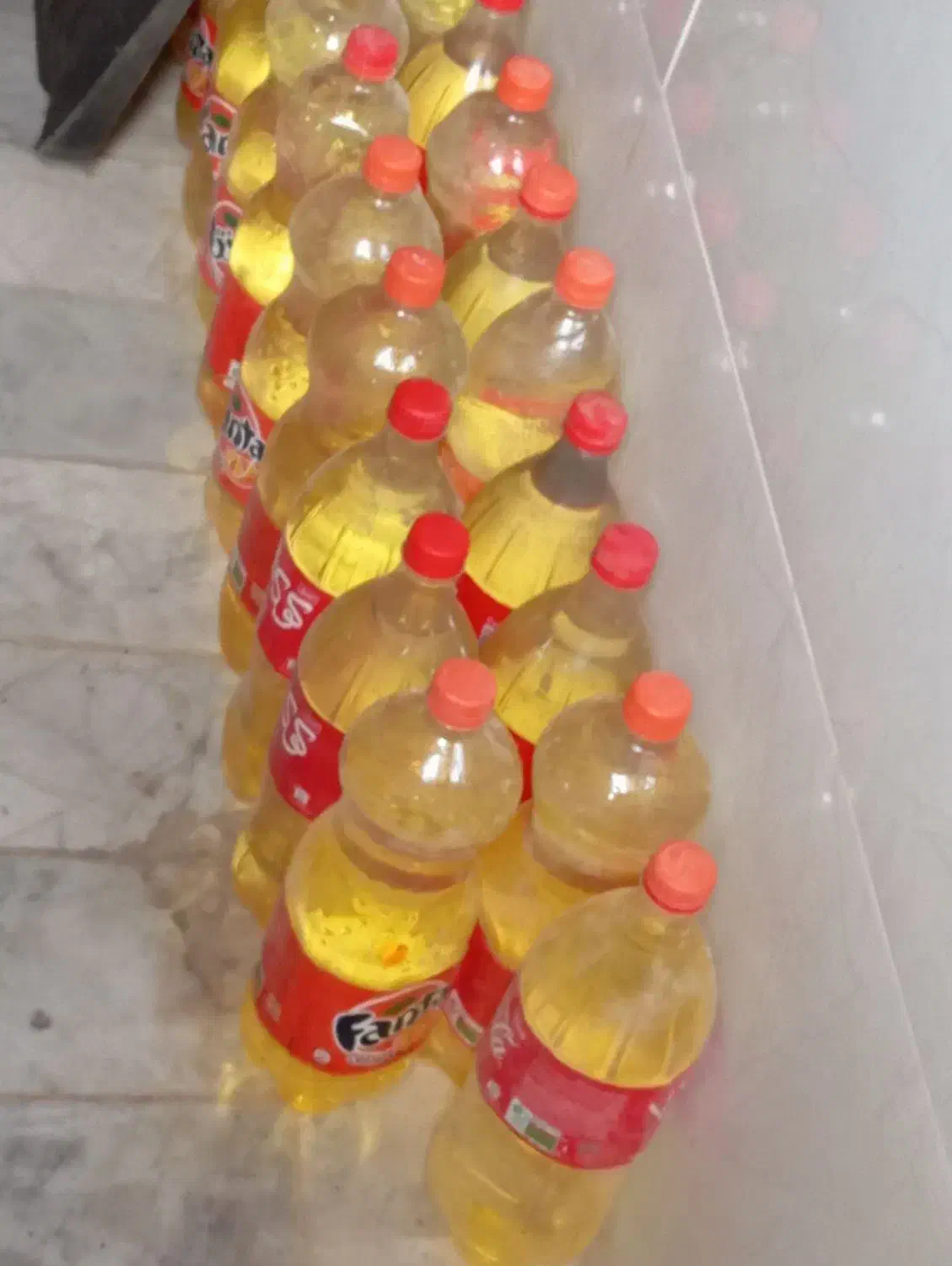 بطری نوشابه|ظروف نگهدارنده، پلاستیکی، یکبارمصرف|زهک, |دیوار