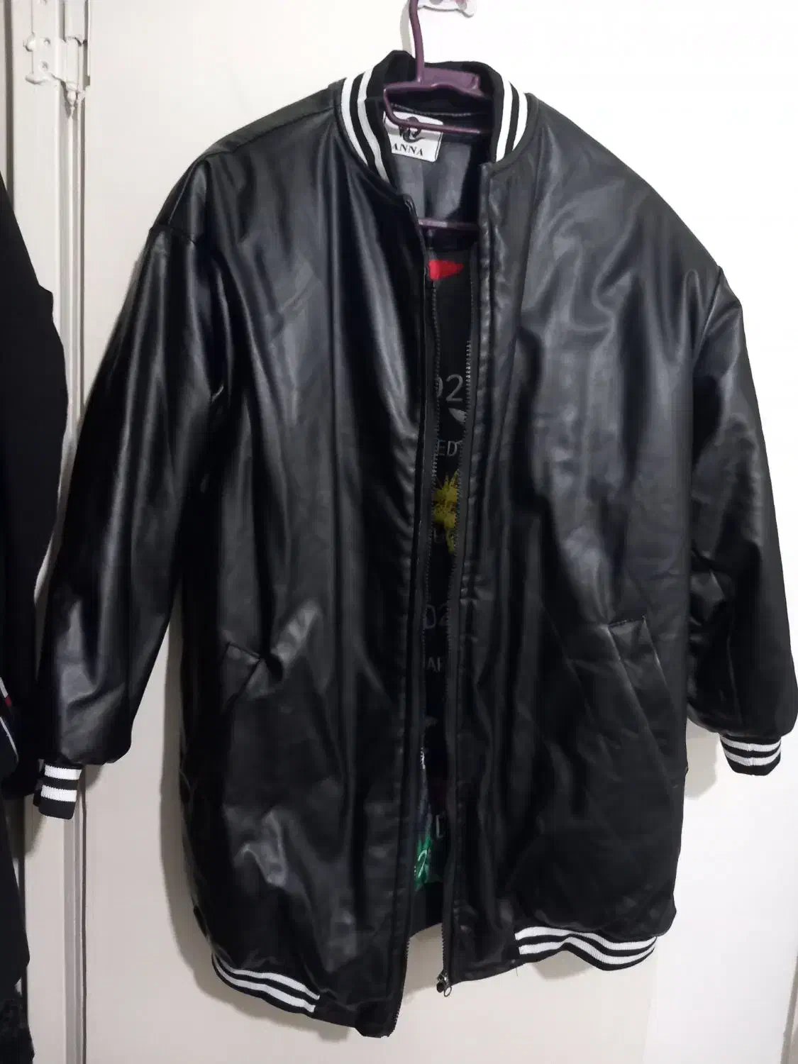 کاپشن هودی|لباس|ری, علایین|دیوار