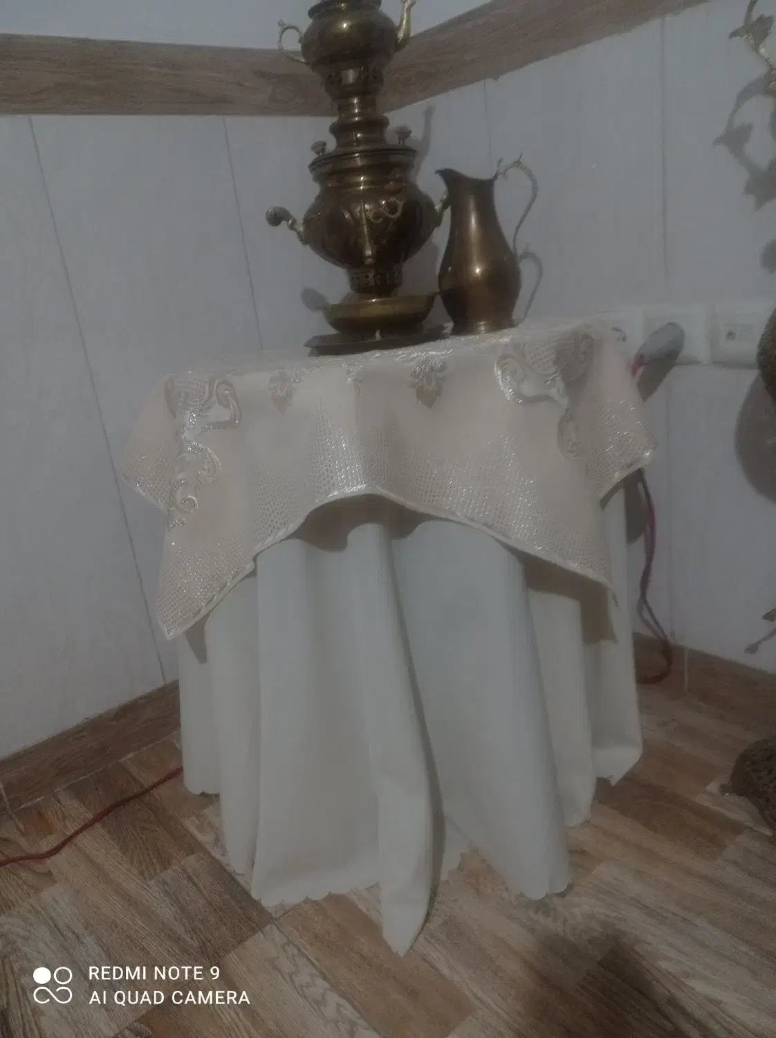 میز خاطره|میز تلفن|بهارستان, |دیوار