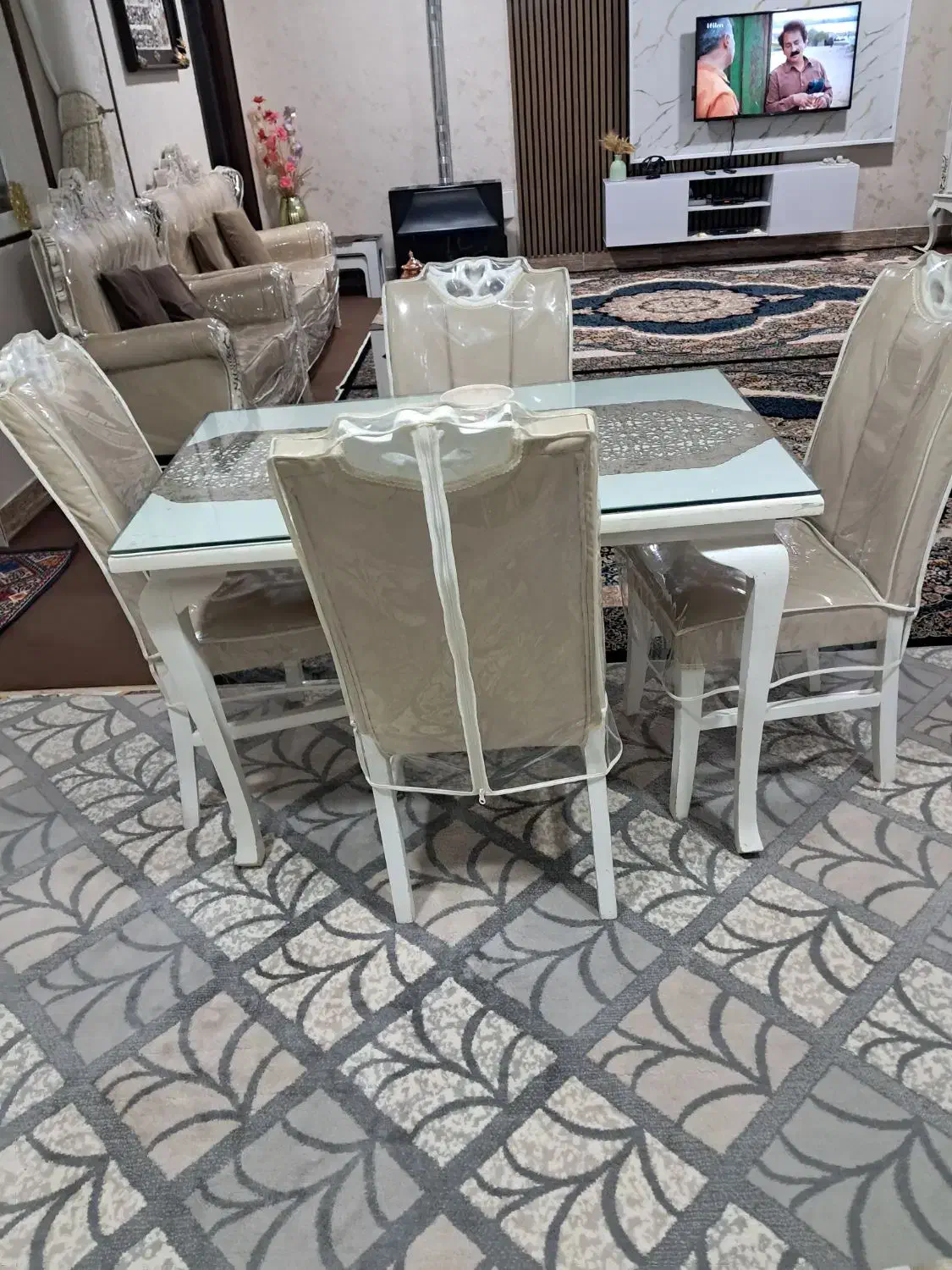 میز نهار خوری درحد نو باکاورفروخته میشه|میز و صندلی غذاخوری|فارسان, |دیوار