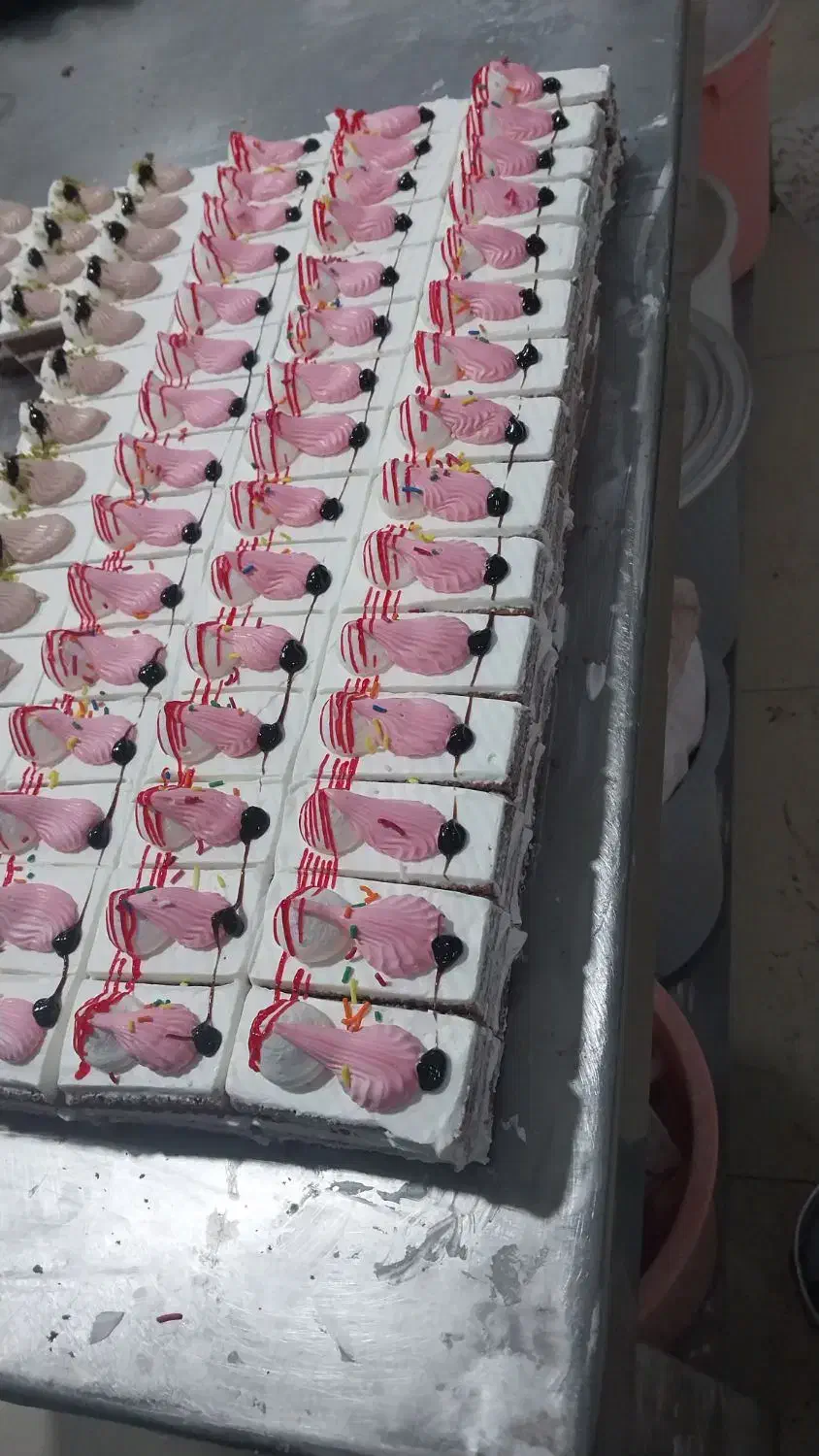 استخدام جهت کار در قنادی|استخدام خدمات فروشگاه و رستوران|هشتگرد, شهرک گلها|دیوار