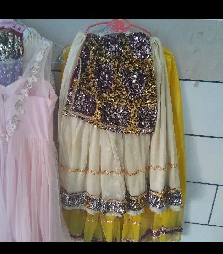 لباس محلی کرایه داده میشود|لباس|ازنا, |دیوار