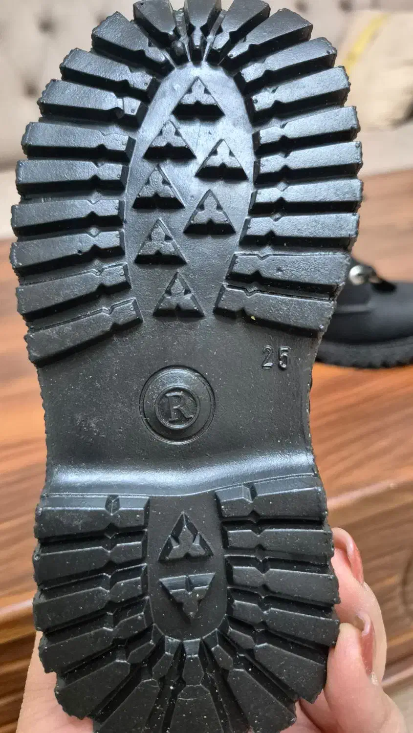 بوت دخترونه کاملا نو سالم هست سایز ۲۵|کفش و لباس بچه|تهران, افسریه جنوبی|دیوار