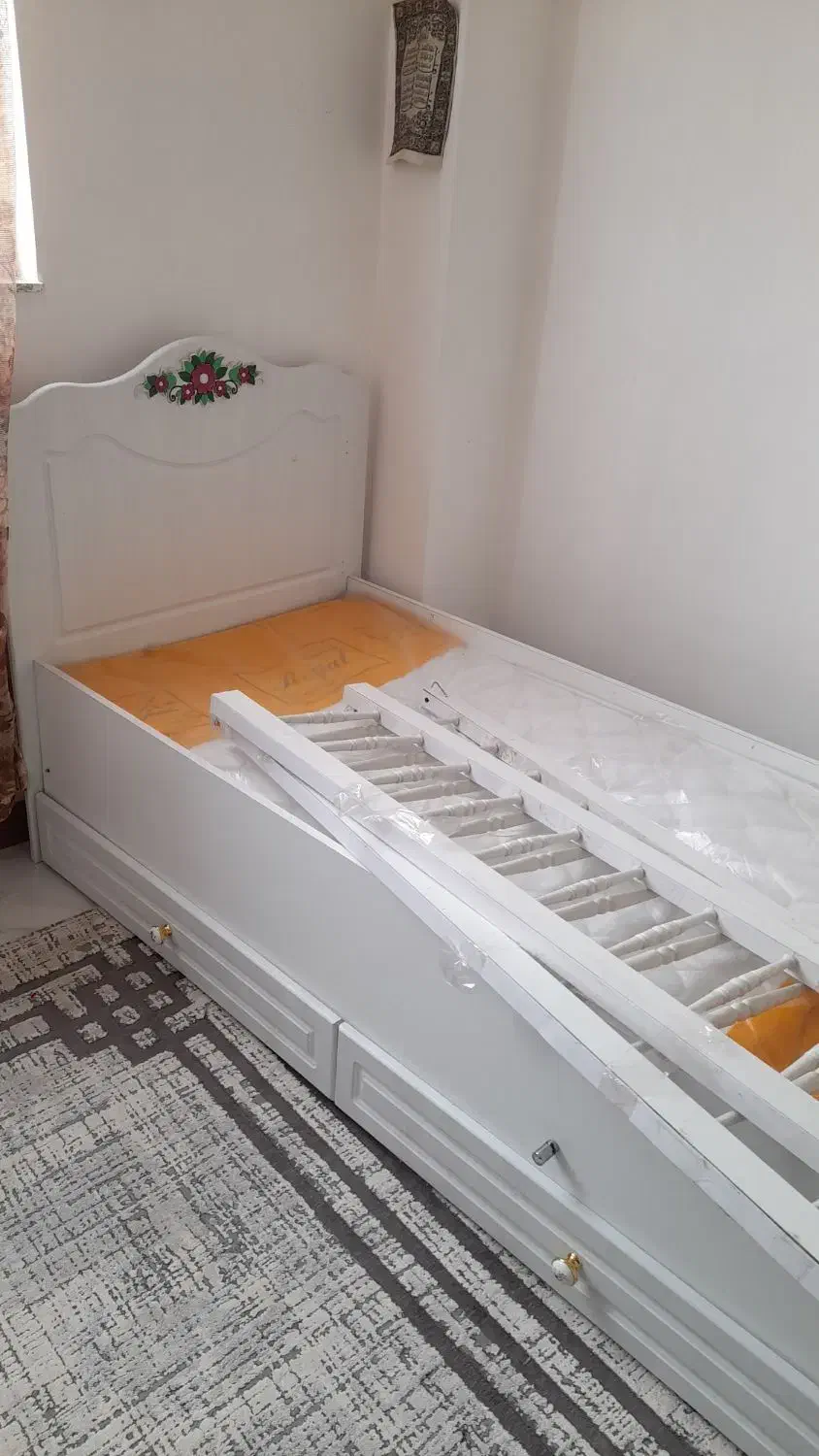 سرویس خواب دومنظوره ممبران|تخت و سرویس خواب|لاهیجان, انقلاب|دیوار