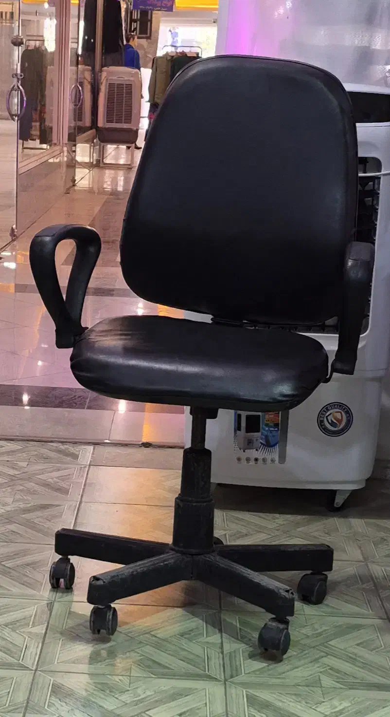 صندلی فروشی|دفتر کار|صدرا-فارس, فاز ۱|دیوار