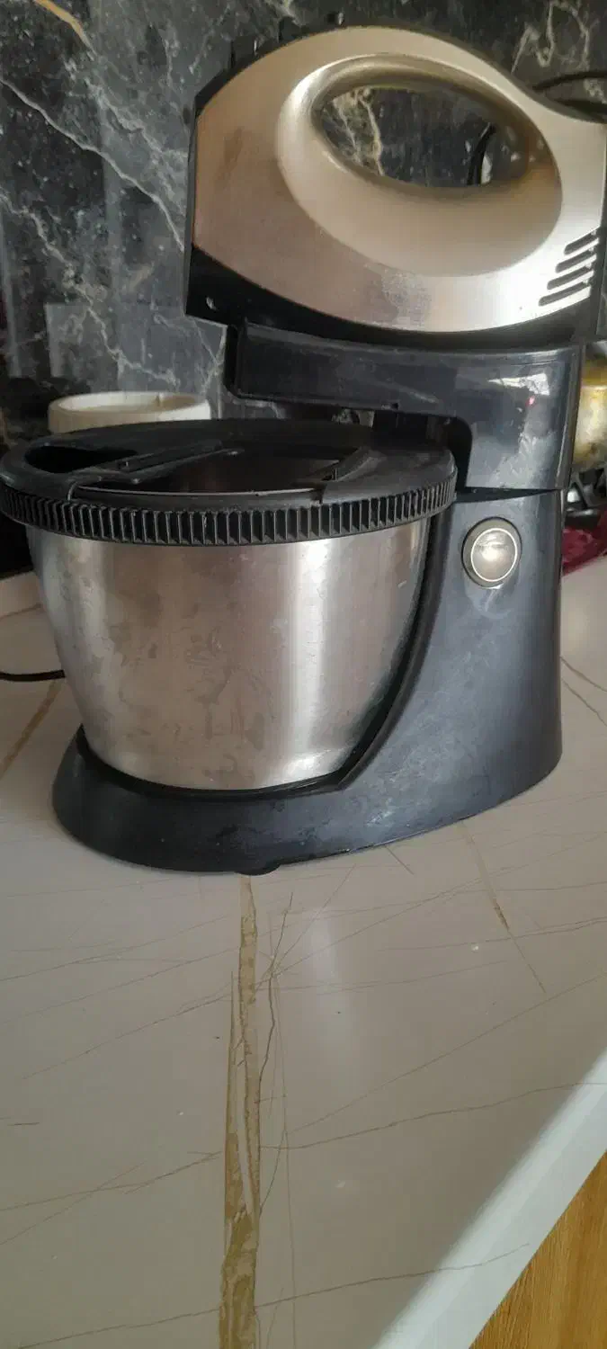 فروش همزن با کاسه دست دوم|خردکن، آسیاب، غذاساز|سیرجان, |دیوار