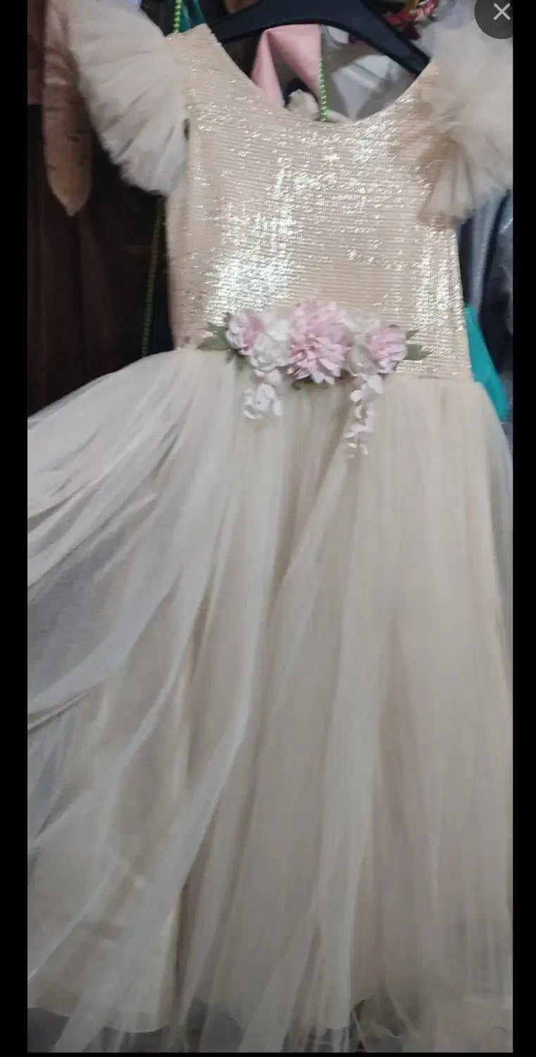 سه تا پیراهن|لباس|بروجرد, |دیوار