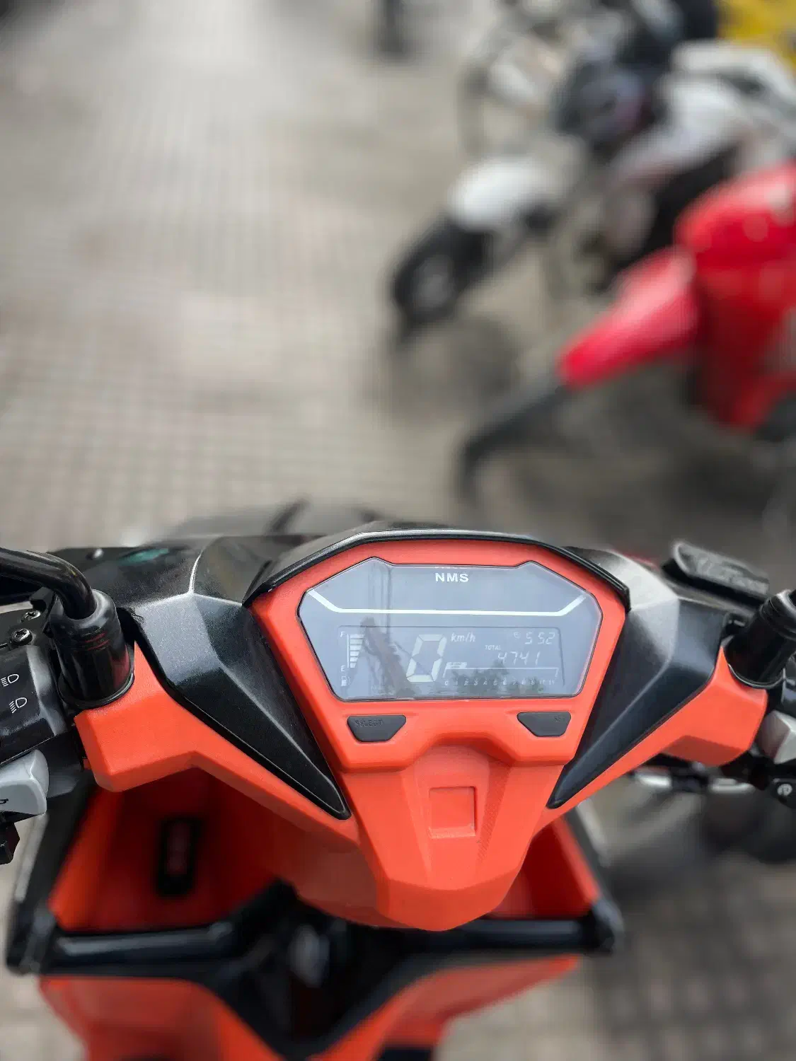 کلیک ۱۵۰ درحد خشک|موتورسیکلت|بابل, |دیوار