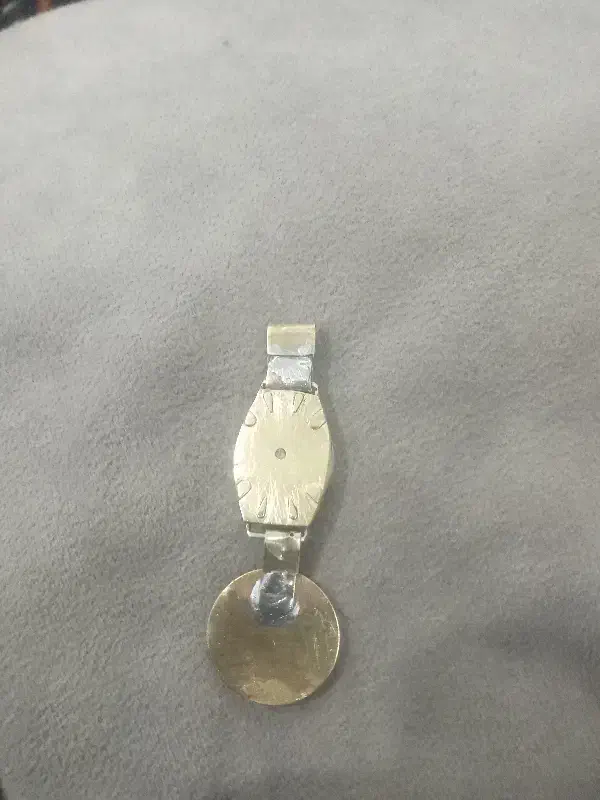 آویز گردنی برنجی|کلکسیون اشیاء عتیقه|اردبیل, |دیوار