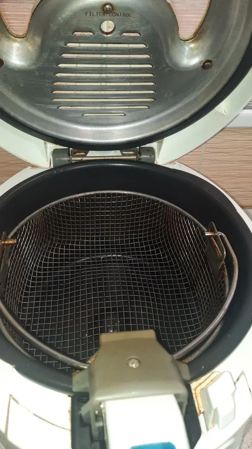 سرخ کن و زود پز|ظروف پخت‌وپز|رشت, دروازه لاکان|دیوار