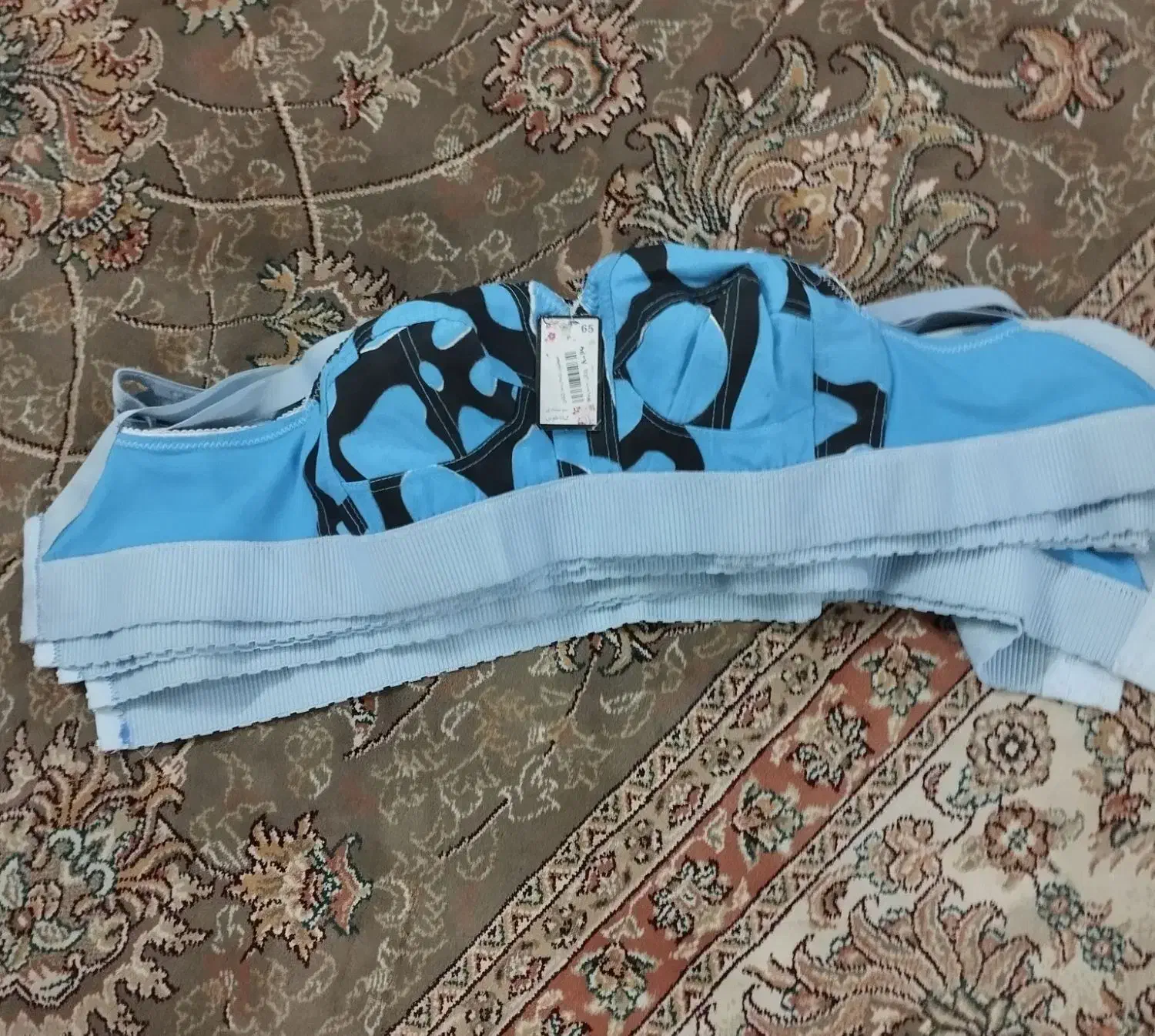 لباس زیر زنانه|لباس|مشهد, هفت تیر (نه دره)|دیوار