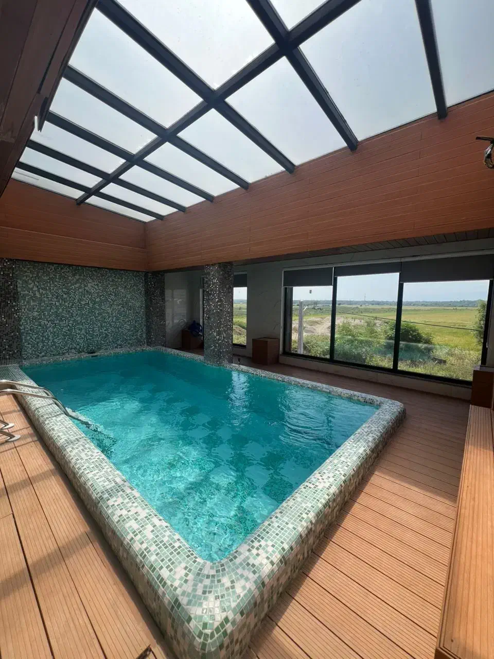 اجاره ویلا استخردار جنگلی مدرن ایزدشهر|اجارهٔ کوتاهمدت ویلا و باغ|ایزدشهر, |دیوار