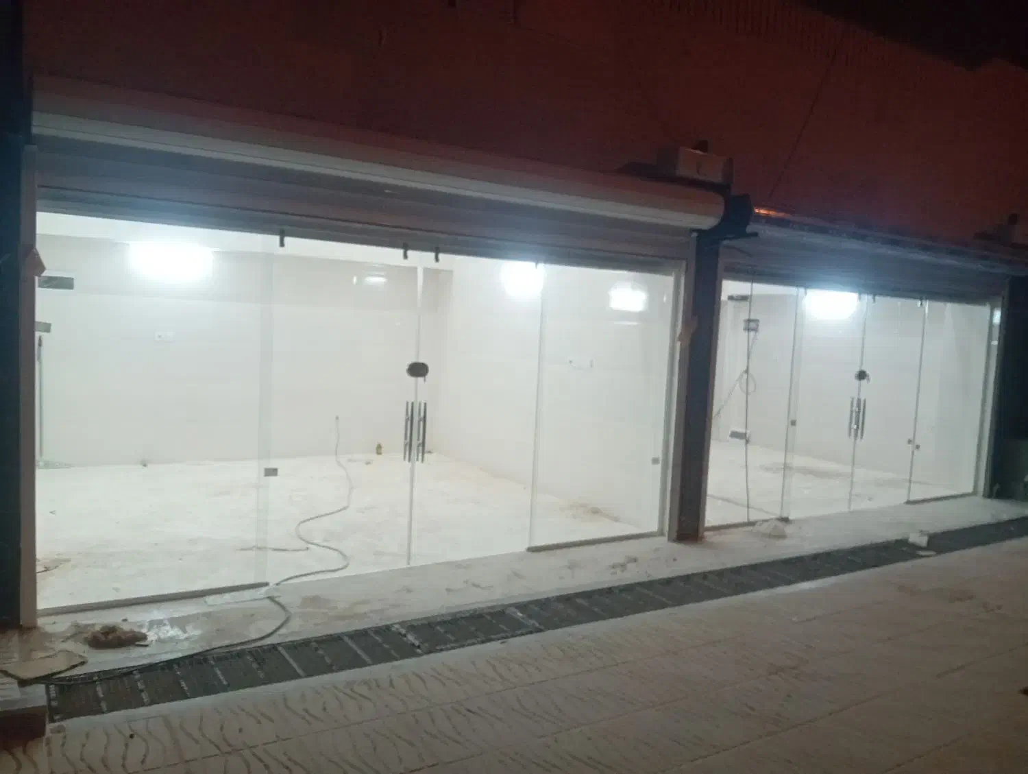 درب کرکره برقی.جک بازویی.شیشه سکوریت|خدمات پیشه و مهارت|صدرا-فارس, فاز ۱|دیوار