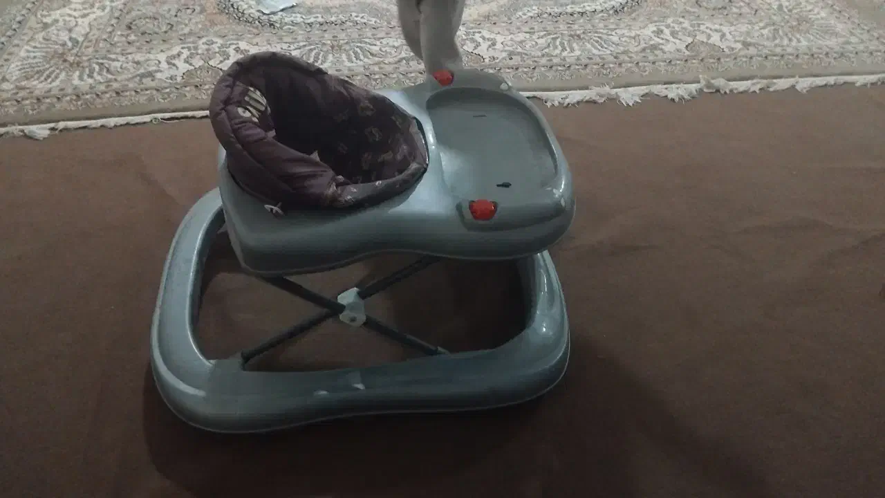 روروک در حد نو سالم و تمیز قیمت ۴۵۰ هزار تومان|کالسکه و لوازم جانبی|شیروان (خراسان), |دیوار