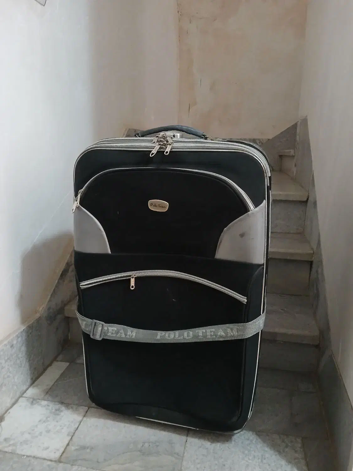 چمدان برزنتی|کیف، کفش، کمربند|همدان, |دیوار