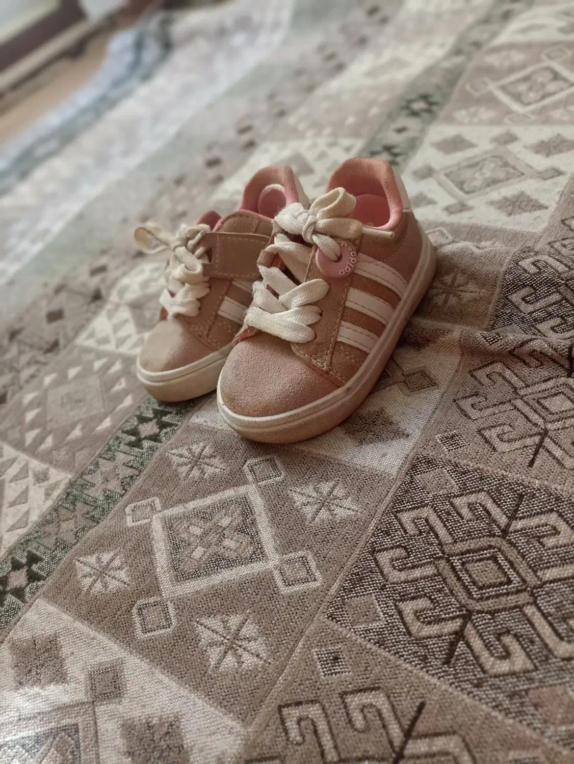 دو جفت کفش اسپورت و مجلسی|کفش و لباس بچه|میاندوآب, |دیوار