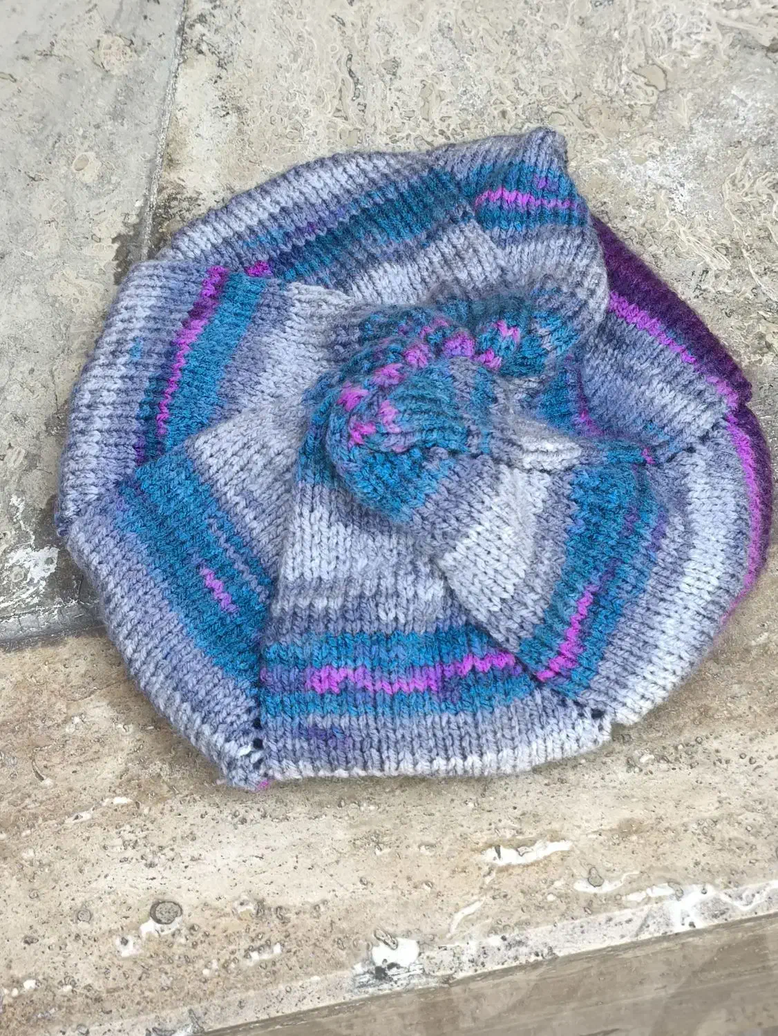 کلاه فرانسوی|لباس|ری, شهادت|دیوار