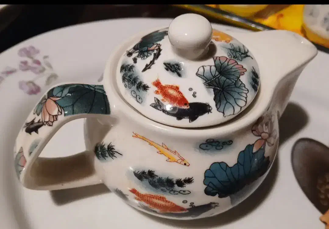 سرویس قوری و فنجان چینی|ظروف سرو و پذیرایی|ساری, |دیوار