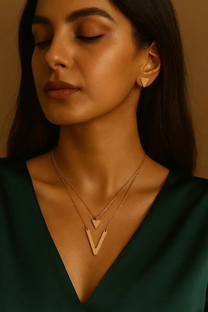 گردنبند طلای V و مثلث عیار ۷۵۰ با اجرت کارگاهی|جواهرات|رشت, بازار|دیوار