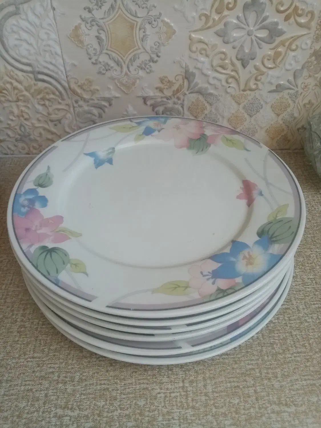 چینی گل قرمز|ظروف سرو و پذیرایی|نجفآباد, گلدشت|دیوار