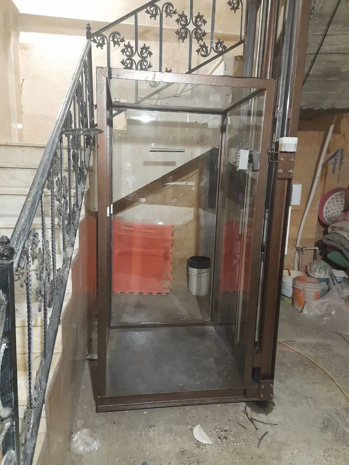 طراحی ،ساخت انواع بالابرهای هیدرولیکی صنعتی.خانگی|خدمات پیشه و مهارت|گلپایگان, |دیوار