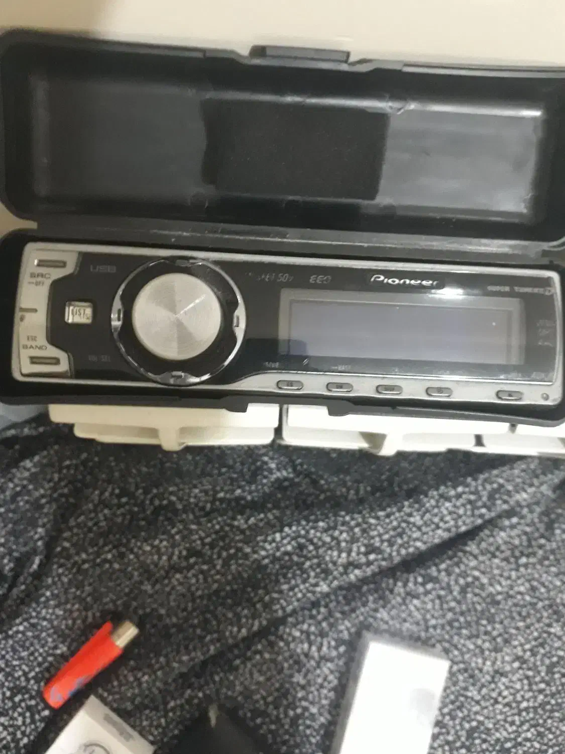 ضبط ۷۹۵۰|صوتی و تصویری|تهران, خاک سفید|دیوار