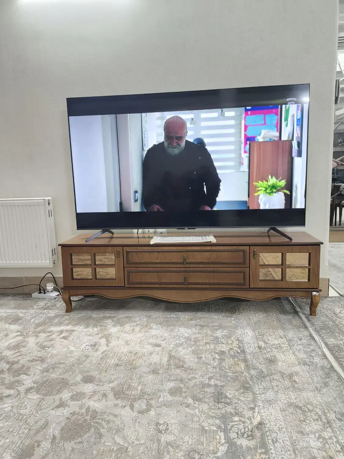 تلویزیون TCL 75 اینج با میز|تلویزیون و پروژکتور|قم, انصار‌الحسین|دیوار