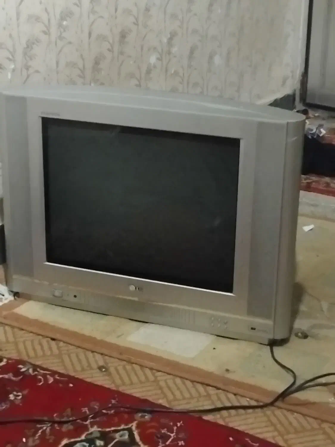 یک تلوزیون۱۹کم کارکردویک۱۵نصف قیمت|تلویزیون و پروژکتور|مینودشت, |دیوار