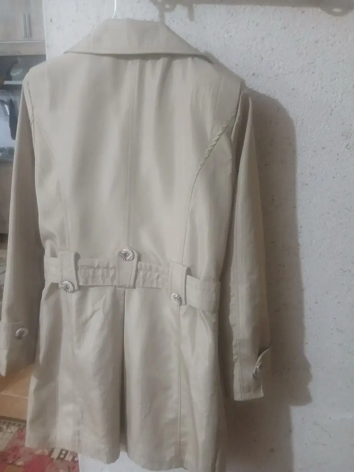 مانتو اداری و بارونی و پالتو|لباس|مهاجران, |دیوار