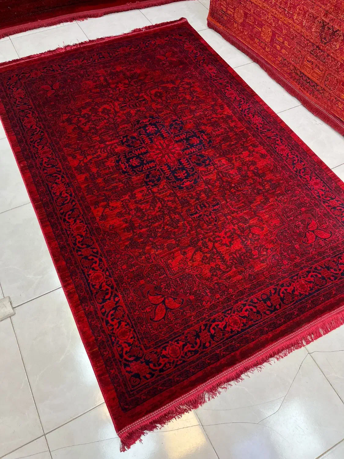 فرش لاکی قرمز|فرش|اصفهان, کوجان|دیوار