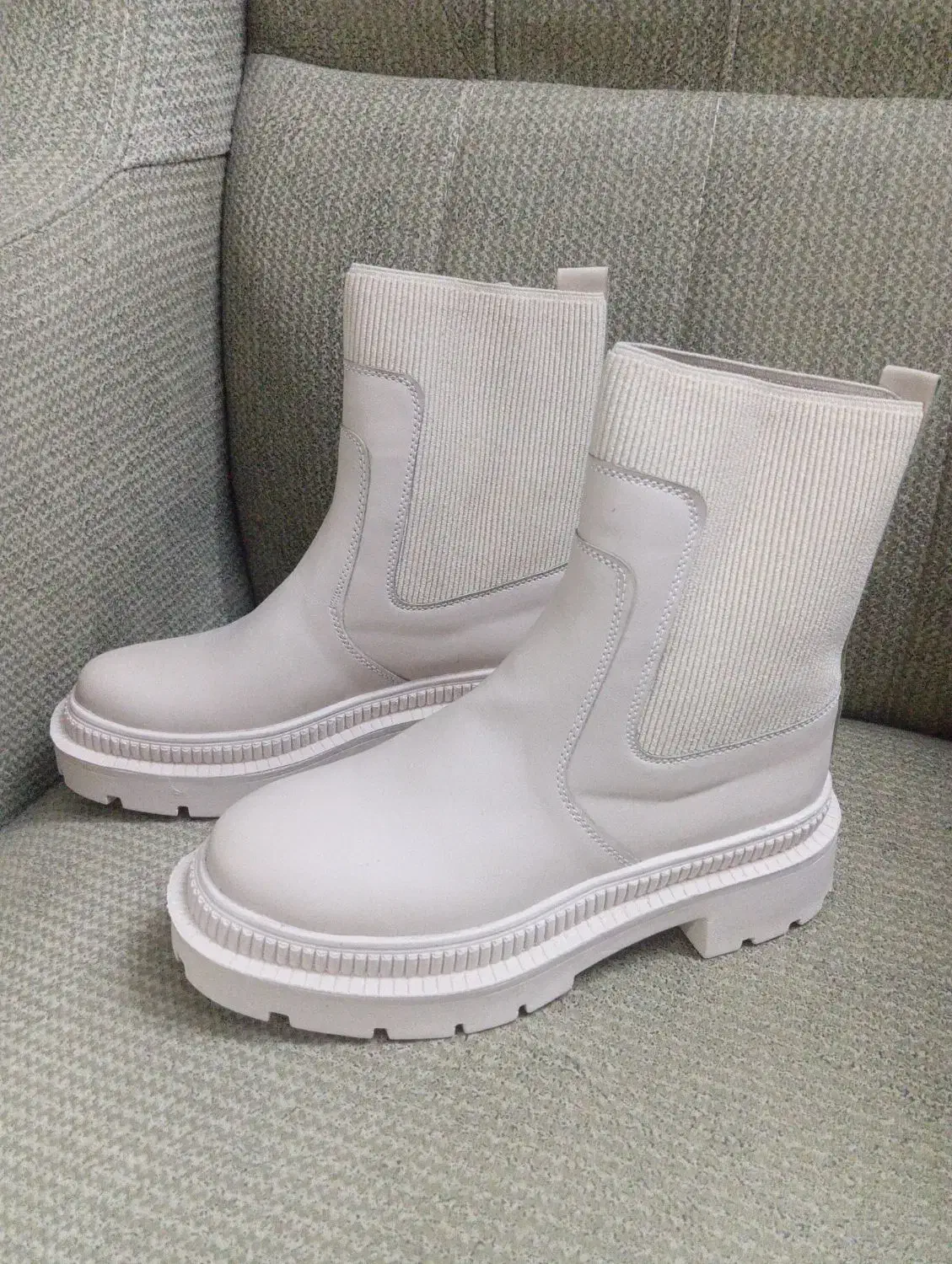 فروش انواع بوت شیک و زیبا و راحت زنانه و دخترانه|کیف، کفش، کمربند|قرچک, زیبا شهر|دیوار