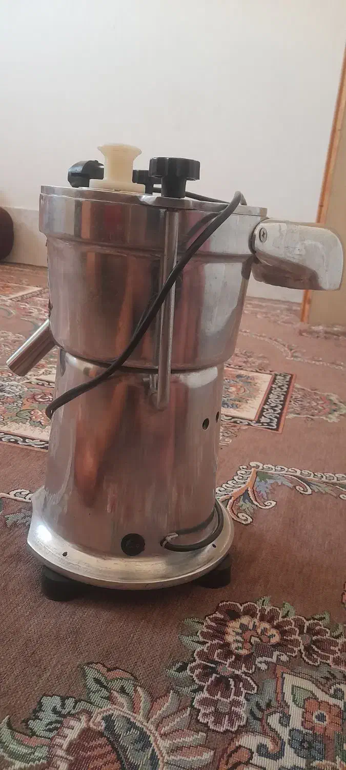 عصاره گیرصنعتی|آبمیوه‌گیر و آب‌مرکبات‌گیر|شیراز, دست خضر|دیوار