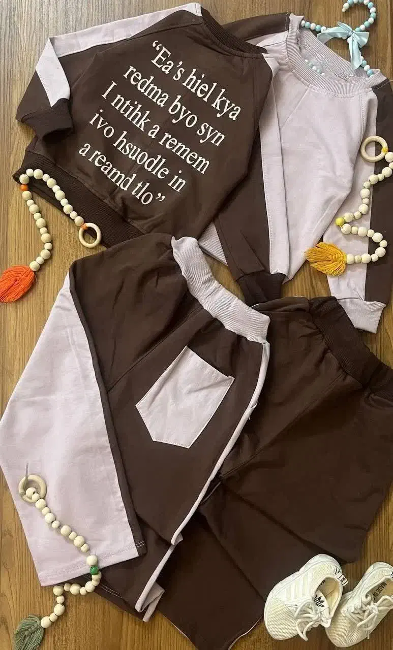 لباس پسرانه|لباس|قم, وادی السلام|دیوار