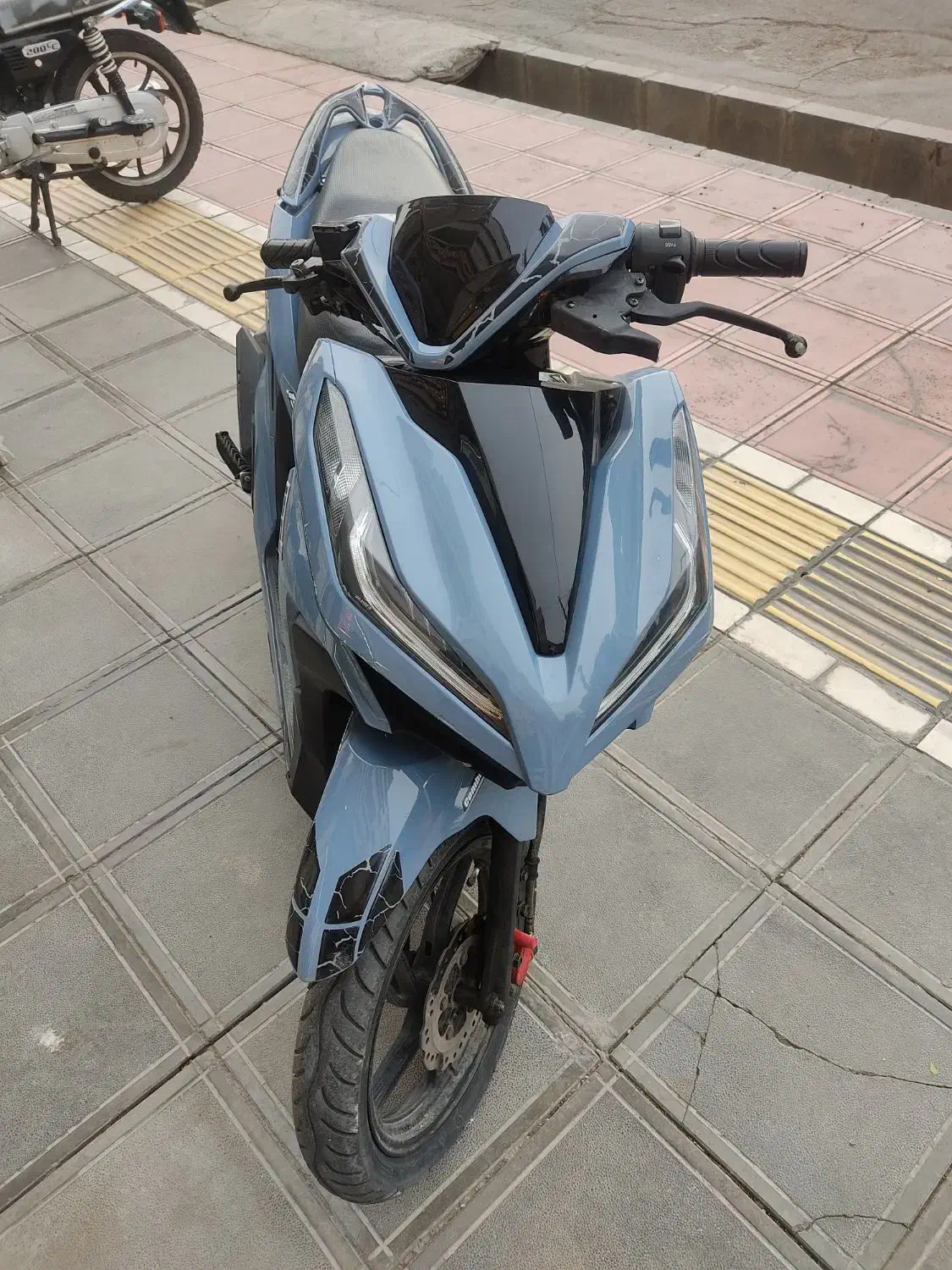 موتور کلیک کبیر مدل 1401 تمیز|موتورسیکلت|تربتحیدریه, قائم|دیوار