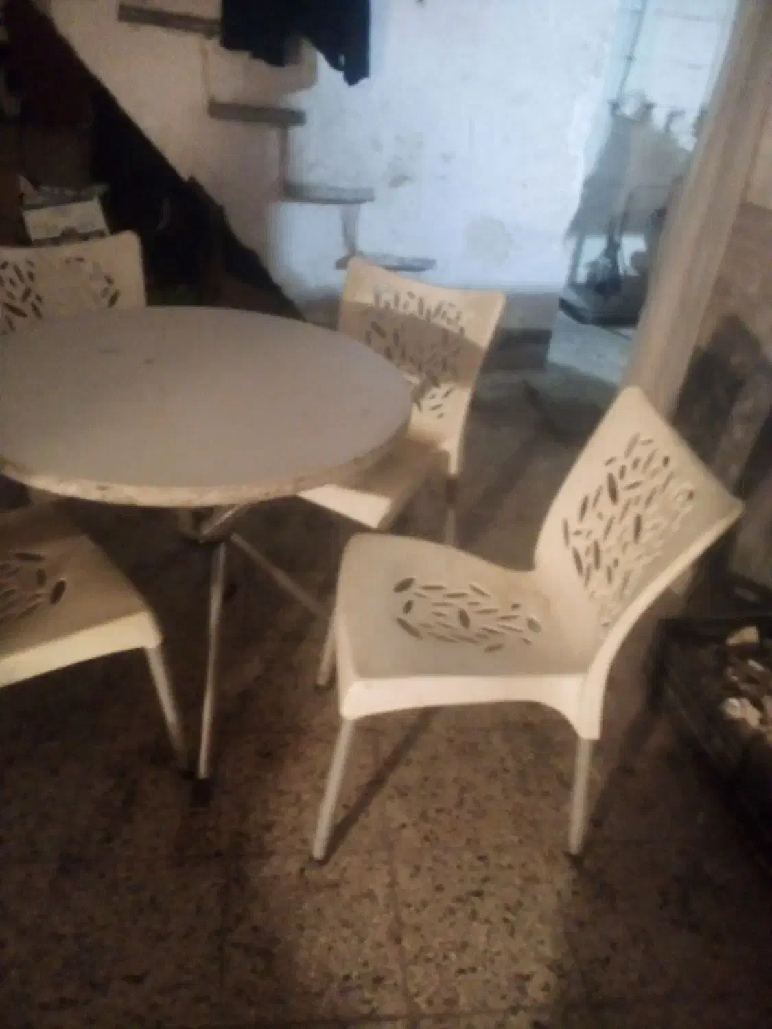 چهار عدد صندلی پلاستیکی باپایه فلزی،درحدنو|صندلی و نیمکت|سبزوار, ابارش|دیوار