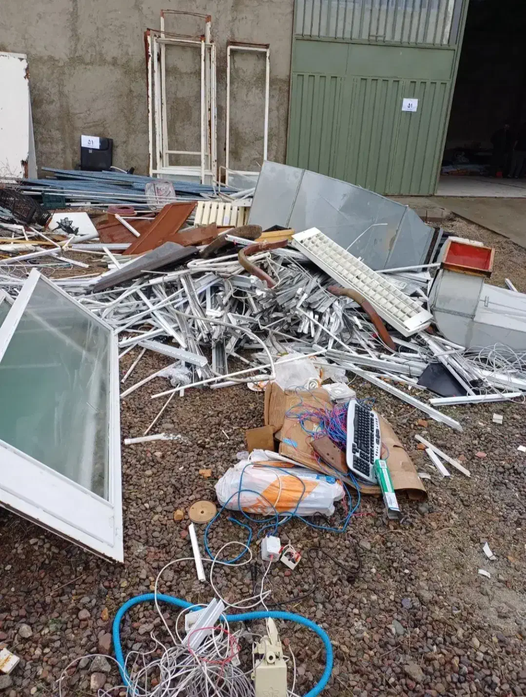 خرید و فروش ضایعات درب پنجره ای های آلمینیومی|عمده‌فروشی|بندرعباس, |دیوار