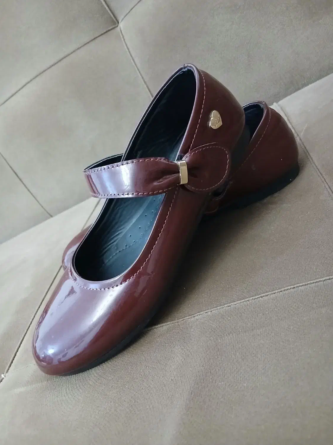 کفش بچه گانه|کیف، کفش، کمربند|تربت‌حیدریه, منظر|دیوار