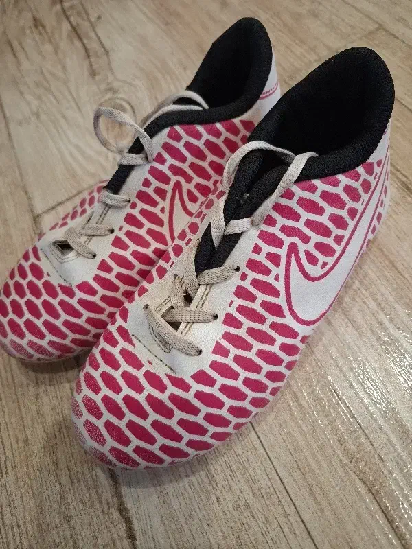 کفش فوتبال|کیف، کفش، کمربند|بجنورد, |دیوار