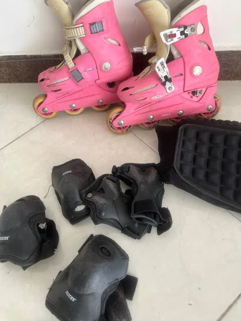 یک جفت اسکیت روسز مناسب سن ۵ تا ۹ سال|دوچرخه، اسکیت، اسکوتر|فردیس, شهرک ناز|دیوار